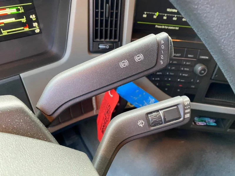 Lease a Volvo FM11-370 / GERMAN TRUCK / KB CHASSIS / VEB / ACC / LWDS / DOUBLE TANK / ONLY:763562 KM / AIRCO / AUTOMATIC / EURO-6 / 2018 Volvo FM11-370 / GERMAN TRUCK / KB CHASSIS / VEB / ACC / LWDS / DOUBLE TANK / ONLY:763562 KM / AIRCO / AUTOMATIC / EURO-6 / 2018: picture 12