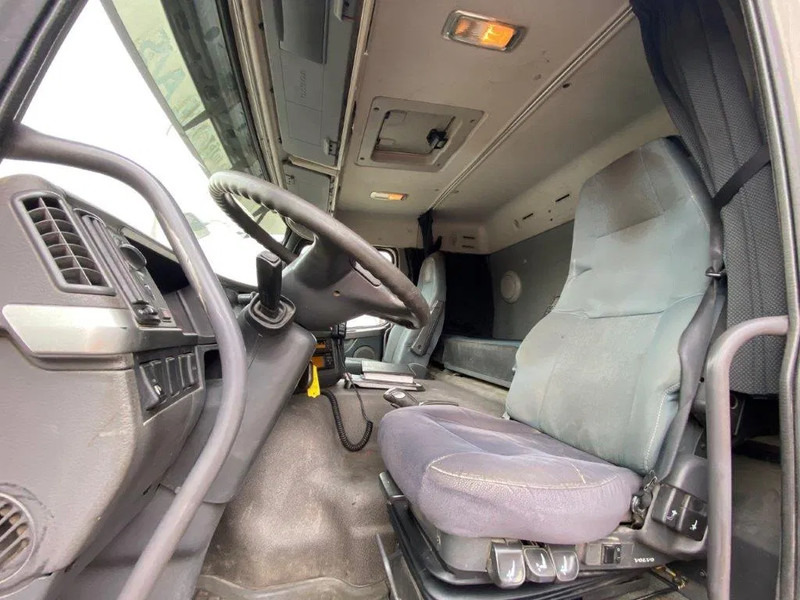 Crane truck Volvo FM11-370 / CRANE HMF 2020-K4 REMOTE / ONLY:371226 KM / LIFT AXLE / FULL-AIR / AIRCO / AUTOMATIC / EURO-5 / 2012: picture 16