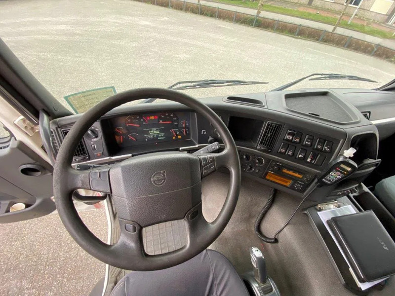 Crane truck Volvo FM11-370 / CRANE HMF 2020-K4 REMOTE / ONLY:371226 KM / LIFT AXLE / FULL-AIR / AIRCO / AUTOMATIC / EURO-5 / 2012: picture 17