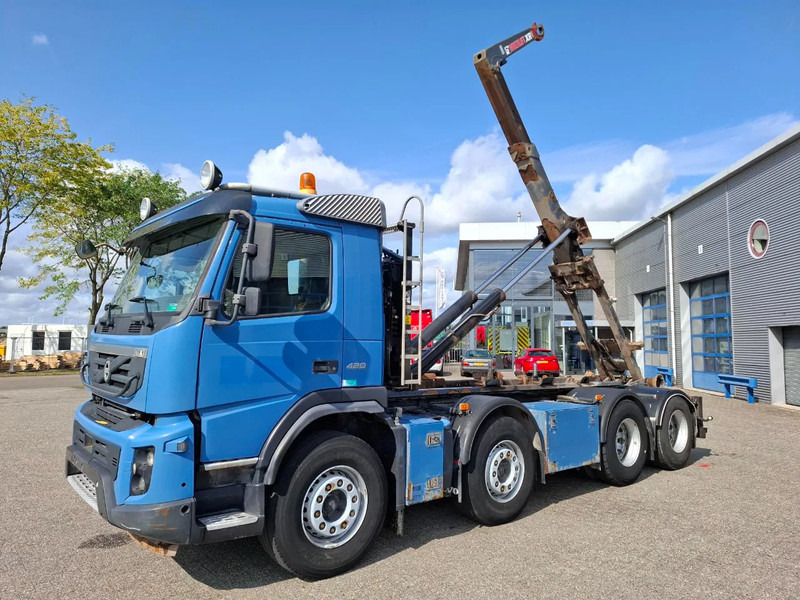 Volvo FMX 13-420 / 8X2 / HIAB 24 TON HOOK / VEB+ / ONLY:387622KM / AIRCO / AUTOMATIC / EURO-5 / 2011 - Hook lift truck: picture 2 Volvo FMX 13-420 / 8X2 / HIAB 24 TON HOOK / VEB+ / ONLY:387622KM / AIRCO / AUTOMATIC / EURO-5 / 2011 - Hook lift truck: picture 2