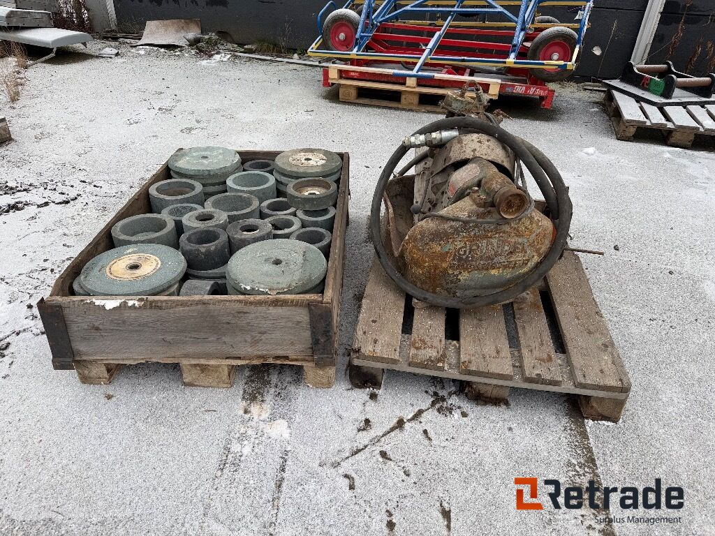 2 Slipmaskiner för mejselstål till bergborrmaskin - Construction equipment: picture 1 2 Slipmaskiner för mejselstål till bergborrmaskin - Construction equipment: picture 1