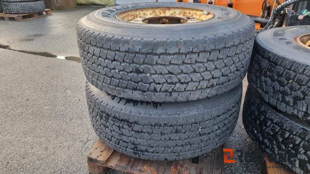 6 stk dekk til lastebil - Construction equipment: picture 1 6 stk dekk til lastebil - Construction equipment: picture 1