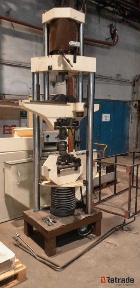 Amsler Otto Wolpert strekk og slagprøvemaskiner - Industrial equipment: picture 5 Amsler Otto Wolpert strekk og slagprøvemaskiner - Industrial equipment: picture 5