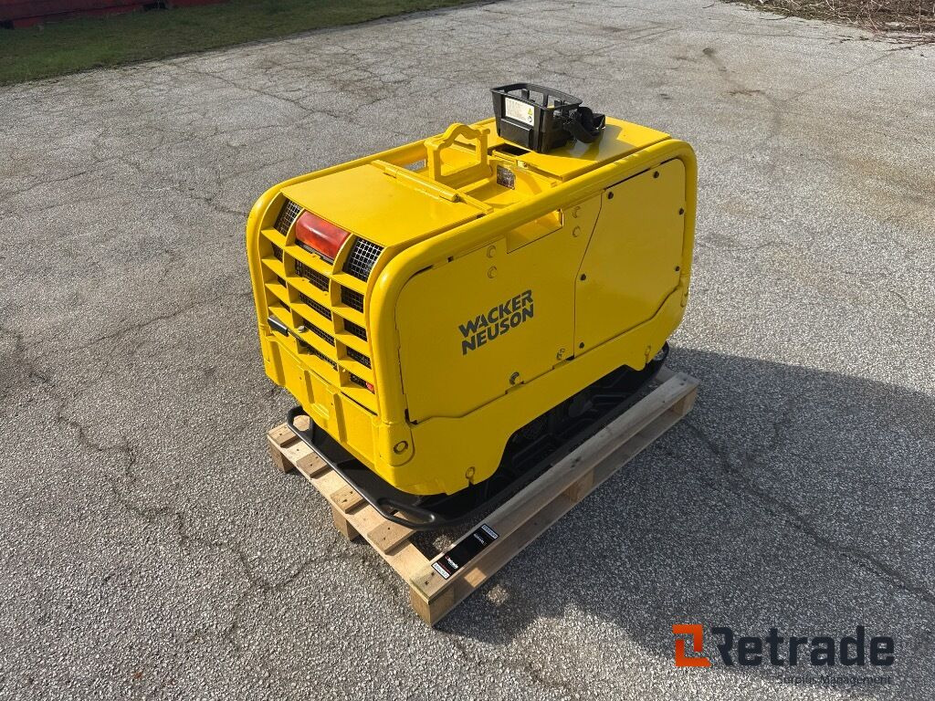 Pladevibrator Wacker Neuson Dpu80 R Remote - Construction equipment: picture 1 Pladevibrator Wacker Neuson Dpu80 R Remote - Construction equipment: picture 1