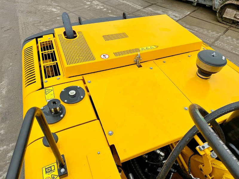 New Crawler excavator JCB 215LC - New / Unused / Hammer Lines: picture 19