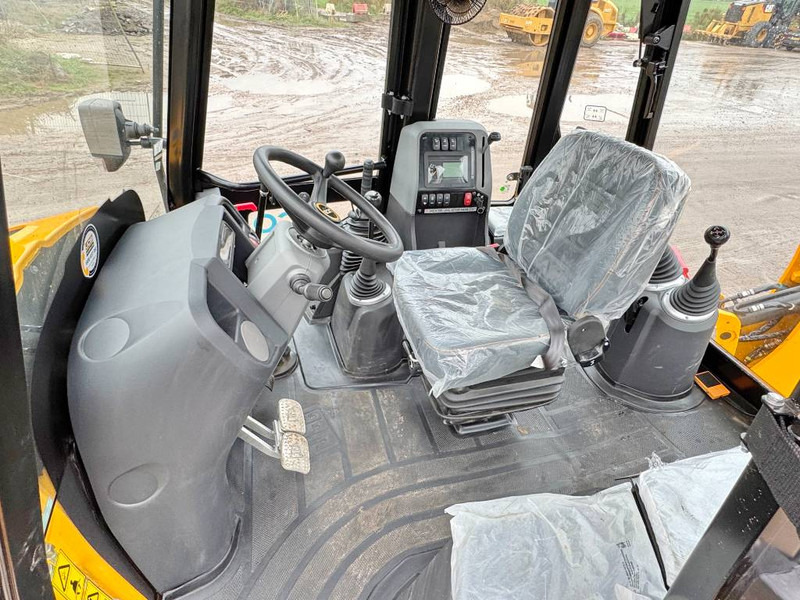 JCB 3DX / 3CX Plus 4WD - New / Unused / Hammer Lines - Backhoe loader: picture 5 JCB 3DX / 3CX Plus 4WD - New / Unused / Hammer Lines - Backhoe loader: picture 5