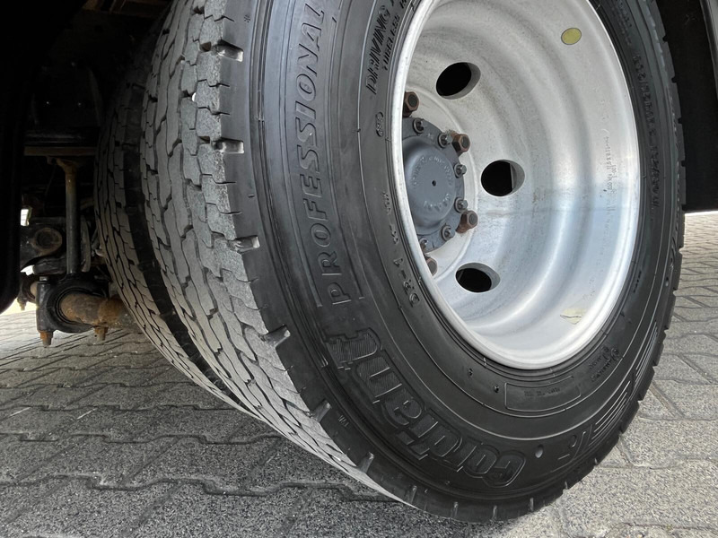 Curtainsider truck MAN TGL 8.220: picture 16