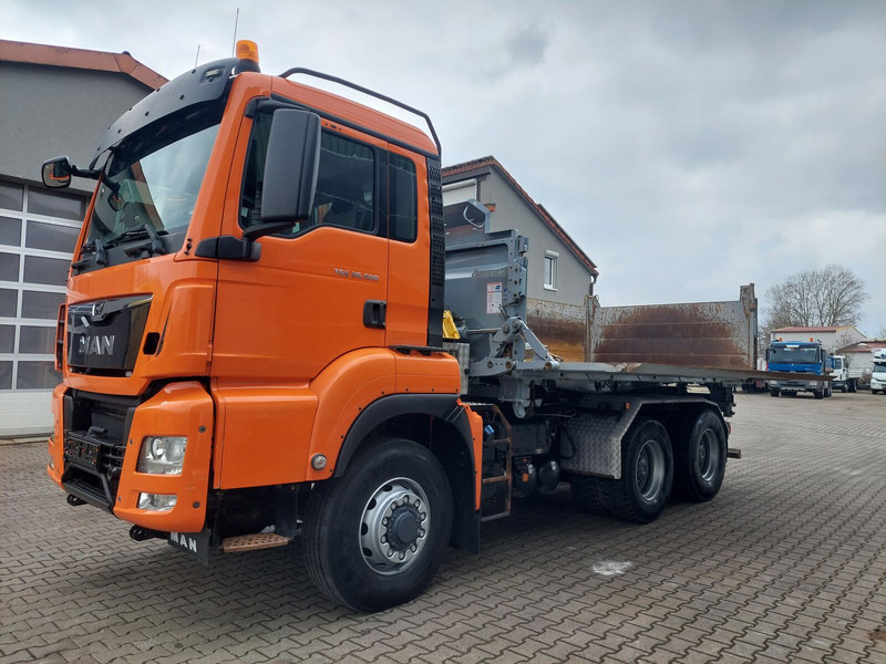 MAN TGS 26.500 6x6 Hydrodrive Schwarzmüller Dreiseitenkipper Bordmat - Tipper: picture 1 MAN TGS 26.500 6x6 Hydrodrive Schwarzmüller Dreiseitenkipper Bordmat - Tipper: picture 1
