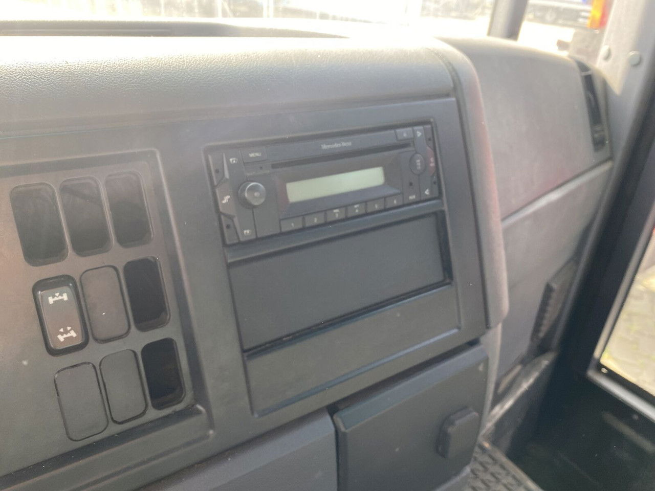 Cab chassis truck Mercedes-Benz Econic 2628 Eqonic 2628 - 1 Owner / LOW KM / Works Great: picture 23 Cab chassis truck Mercedes-Benz Econic 2628 Eqonic 2628 - 1 Owner / LOW KM / Works Great: picture 23