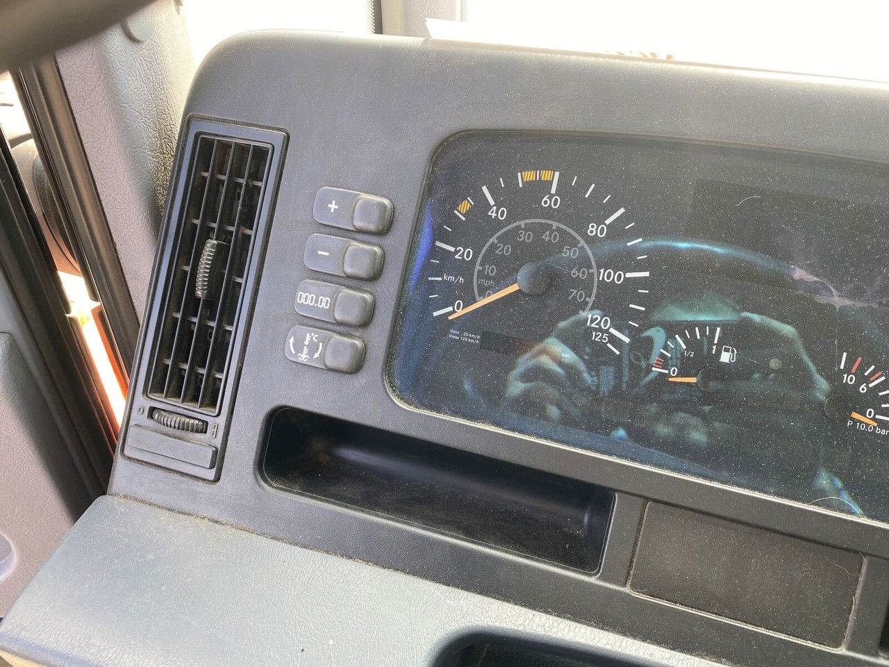 Cab chassis truck Mercedes-Benz Econic 2628 Eqonic 2628 - 1 Owner / LOW KM / Works Great: picture 24 Cab chassis truck Mercedes-Benz Econic 2628 Eqonic 2628 - 1 Owner / LOW KM / Works Great: picture 24