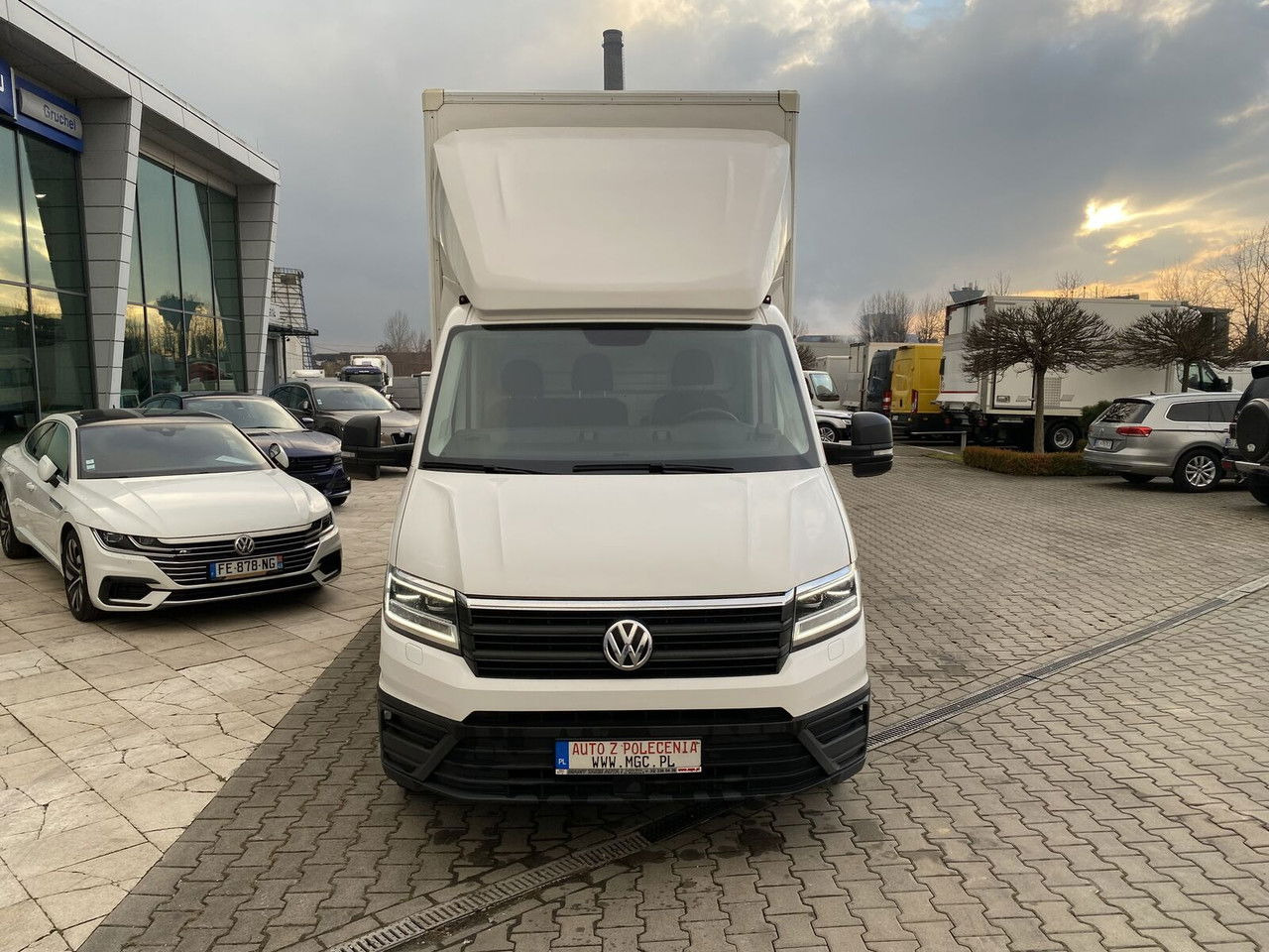 VOLKSWAGEN Crafter 2.0 TDI 177HP / High Container / Lift 750KG / Super Cond - Box van: picture 5 VOLKSWAGEN Crafter 2.0 TDI 177HP / High Container / Lift 750KG / Super Cond - Box van: picture 5