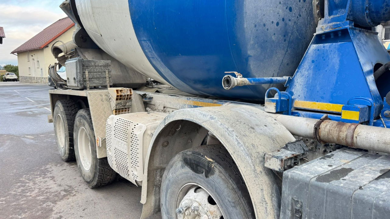Iveco Trakker AD340TB45 8x4 mixer 10m3 - Concrete mixer truck: picture 4 Iveco Trakker AD340TB45 8x4 mixer 10m3 - Concrete mixer truck: picture 4