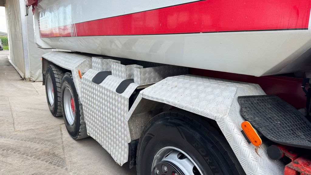 Mercedes-Benz Actros 3246 8X4 mulda tipper - retarder - hydr. back door - Tipper: picture 5 Mercedes-Benz Actros 3246 8X4 mulda tipper - retarder - hydr. back door - Tipper: picture 5