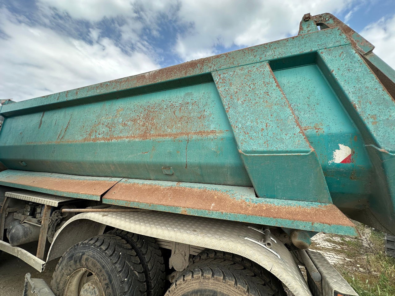Mercedes-Benz Actros 4141 K 8x6 mulda tipper - damaged - Tipper: picture 5 Mercedes-Benz Actros 4141 K 8x6 mulda tipper - damaged - Tipper: picture 5