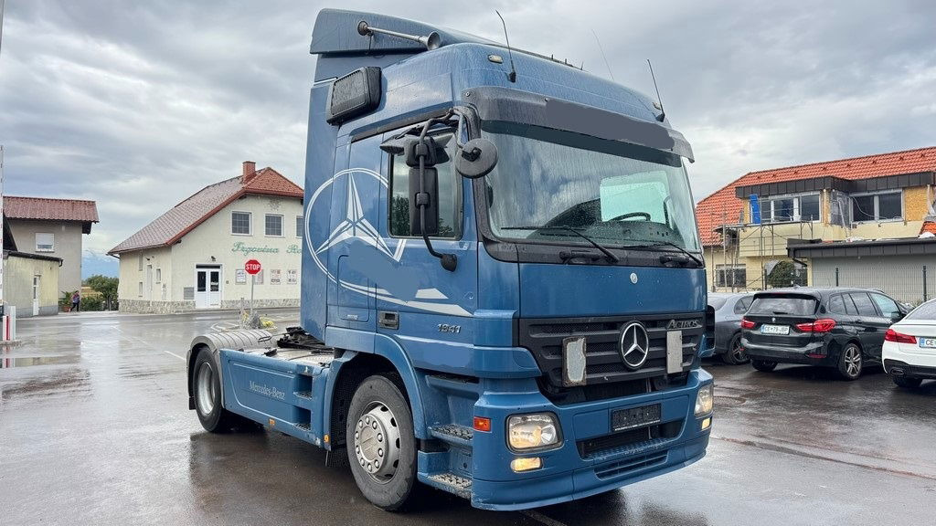Mercedes-Benz Actros 1841 LS 4x2 tractor unit - retarder - Tractor unit: picture 3 Mercedes-Benz Actros 1841 LS 4x2 tractor unit - retarder - Tractor unit: picture 3