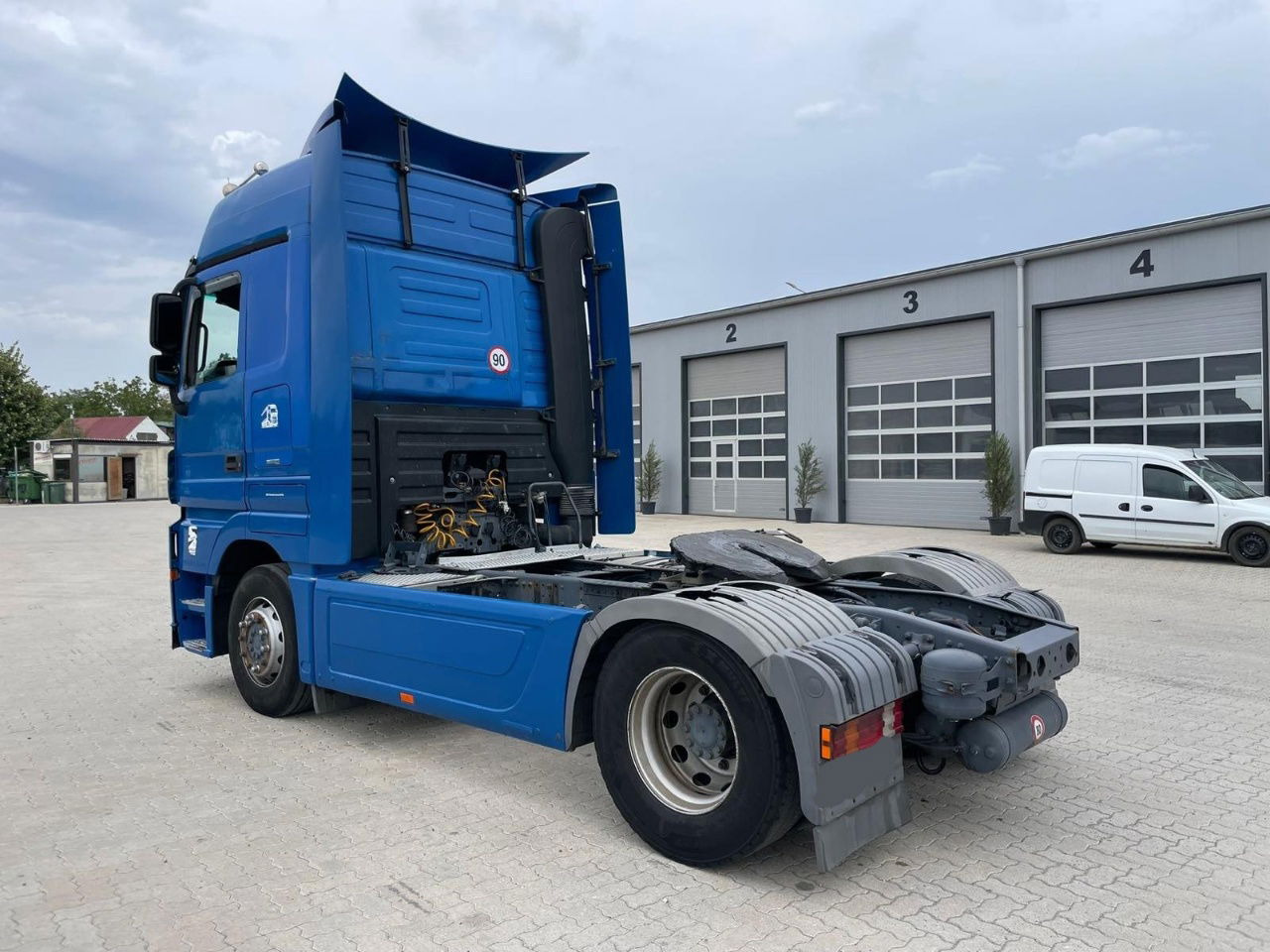 Mercedes-Benz Actros 1844 4x2 tractor unit - retarder - Tractor unit: picture 5 Mercedes-Benz Actros 1844 4x2 tractor unit - retarder - Tractor unit: picture 5