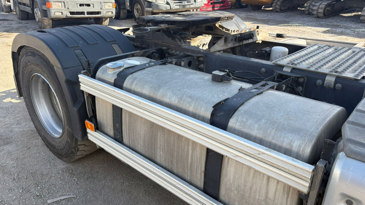 Volvo FH 460 4x2 tractor unit - tipper hydraulics - Tractor unit: picture 4 Volvo FH 460 4x2 tractor unit - tipper hydraulics - Tractor unit: picture 4