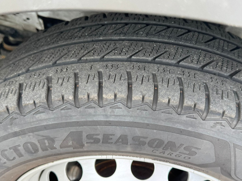 Flatbed van Ford Transit 2.0 Open laadbak NL kenteken!: picture 12 Flatbed van Ford Transit 2.0 Open laadbak NL kenteken!: picture 12