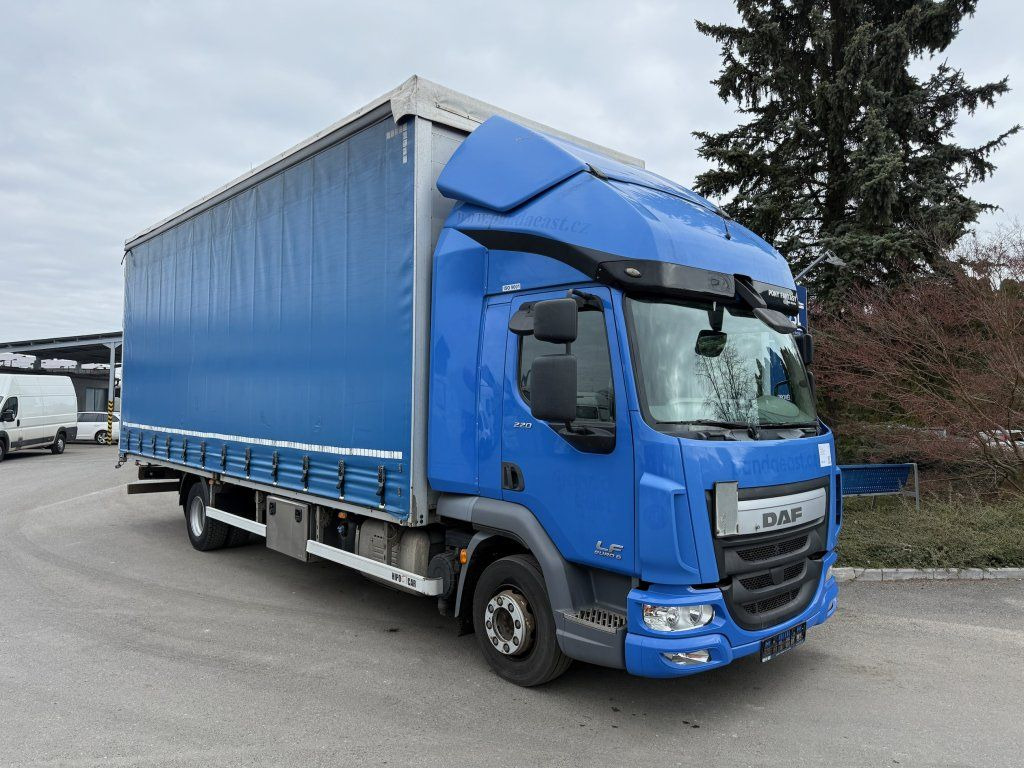 DAF LF220 EURO 6 - Curtainsider truck: picture 2 DAF LF220 EURO 6 - Curtainsider truck: picture 2