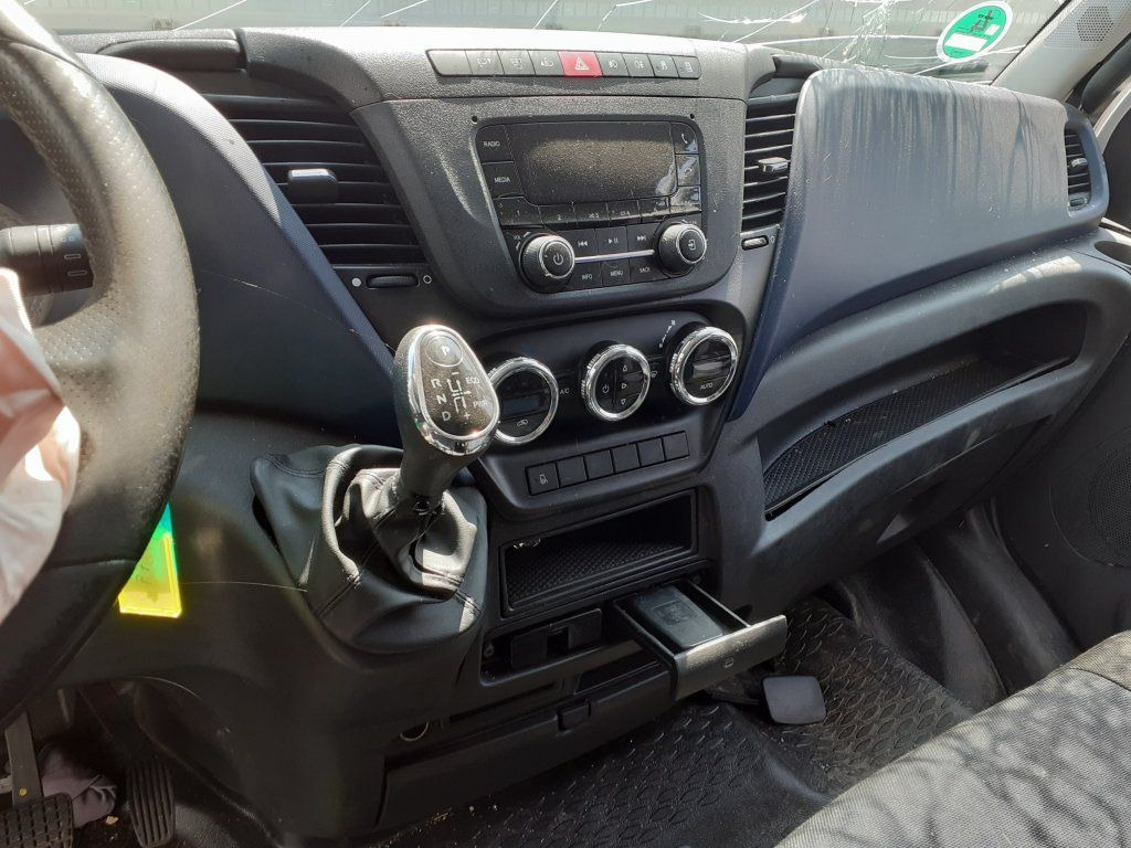 Box van Iveco Daily 35S16 mit LBW DAMAGED: picture 8