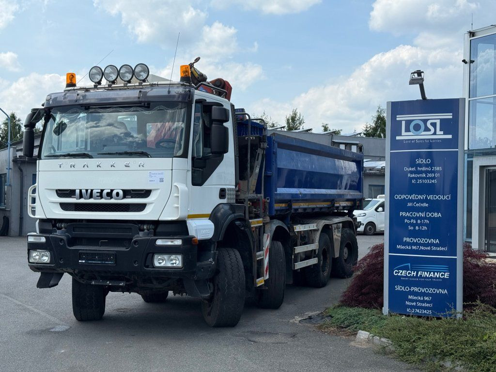 Iveco Trakker AD410 T45 8x8 + HMF 1643 Z2 - Tipper: picture 1 Iveco Trakker AD410 T45 8x8 + HMF 1643 Z2 - Tipper: picture 1