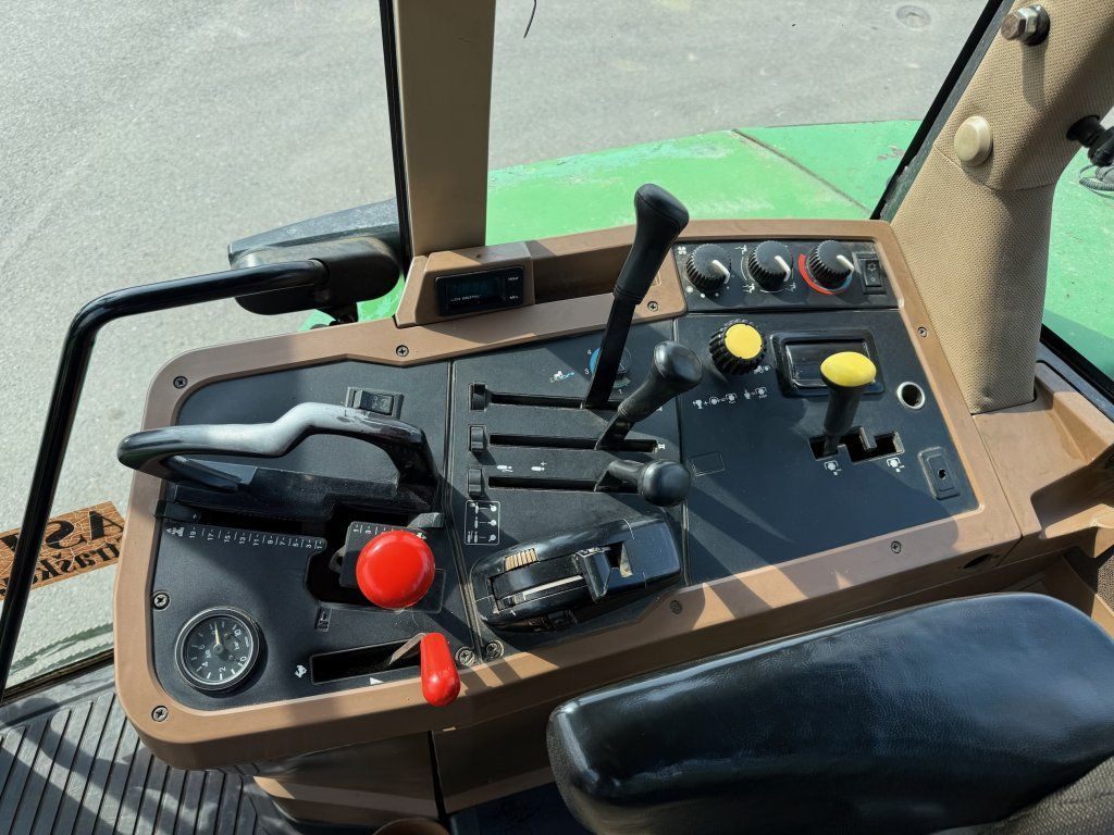 Farm tractor John Deere 7800: picture 14