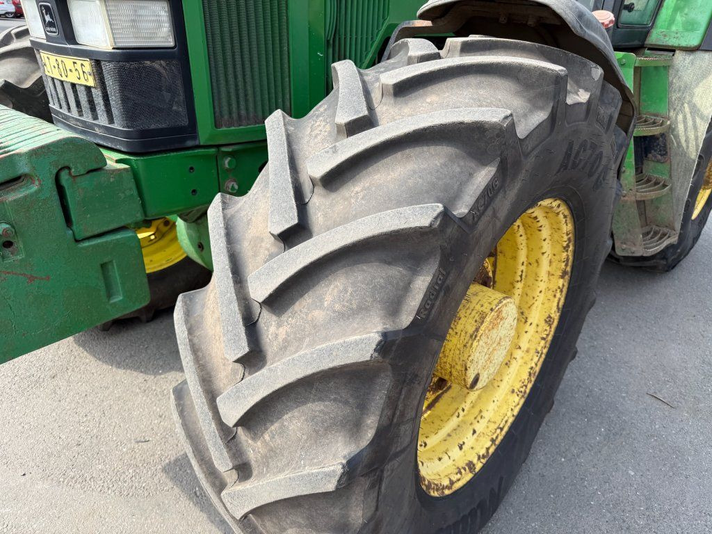 Farm tractor John Deere 7800: picture 8