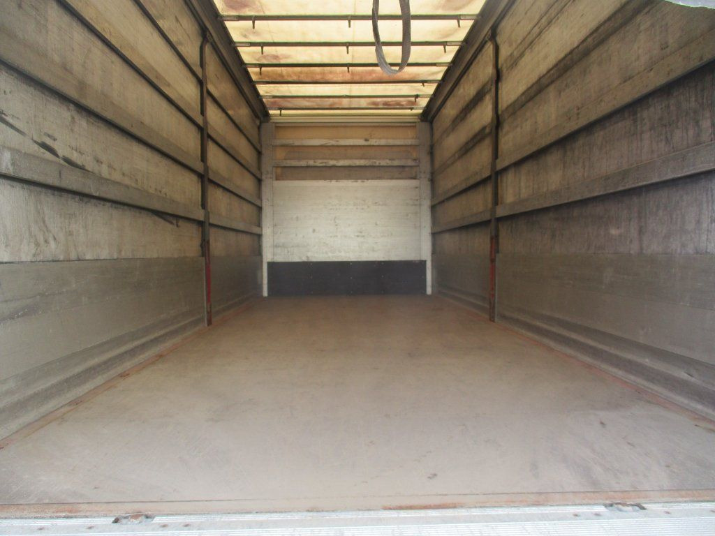 Renault D 16 - Dropside/ Flatbed truck: picture 4 Renault D 16 - Dropside/ Flatbed truck: picture 4