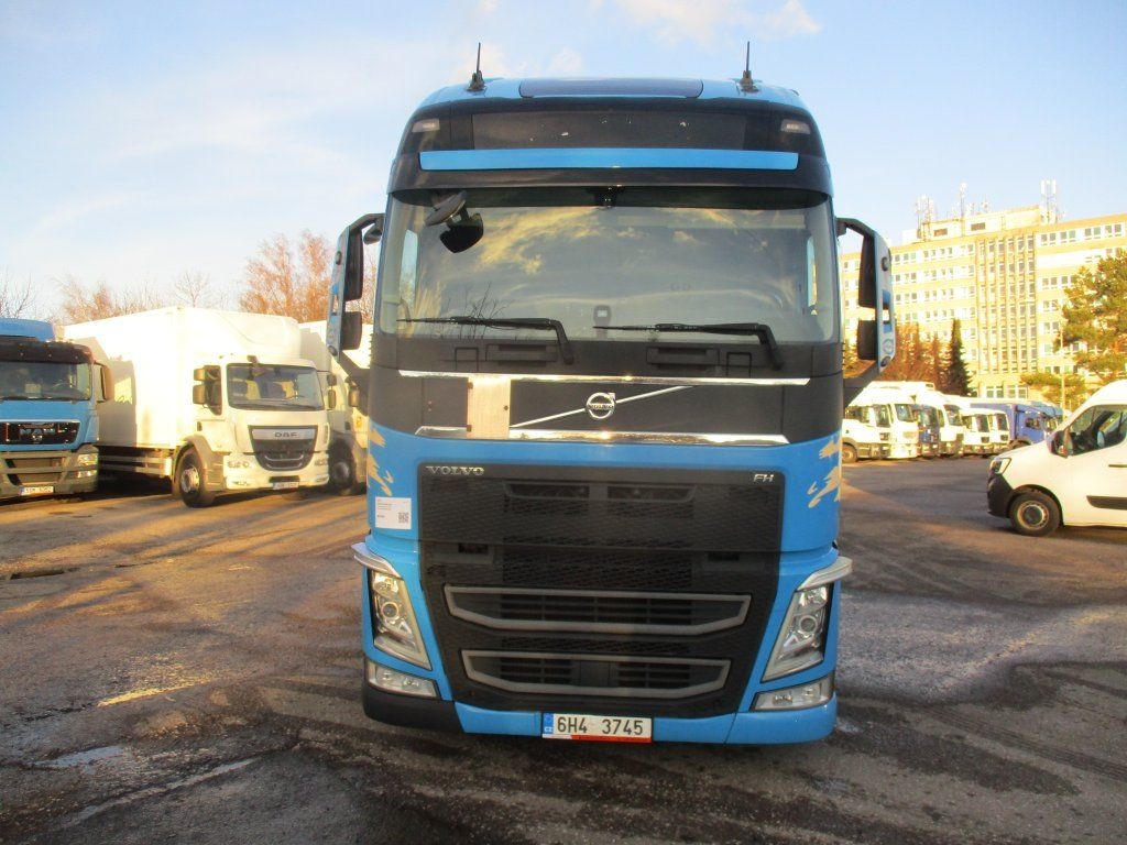 Volvo FH500 6x2 Euro 6 + Schmitz - Curtainsider truck: picture 2 Volvo FH500 6x2 Euro 6 + Schmitz - Curtainsider truck: picture 2