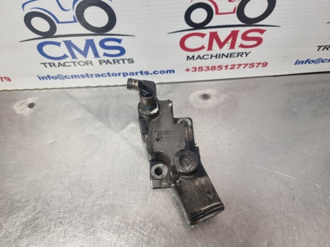 Claas Ares 656rc, Ariom, Axion, Thermostat Body 6005023476, R501130, R131016 - Cylinder head: picture 2 Claas Ares 656rc, Ariom, Axion, Thermostat Body 6005023476, R501130, R131016 - Cylinder head: picture 2