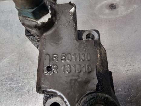 Claas Ares 656rc, Ariom, Axion, Thermostat Body 6005023476, R501130, R131016 - Cylinder head: picture 3 Claas Ares 656rc, Ariom, Axion, Thermostat Body 6005023476, R501130, R131016 - Cylinder head: picture 3