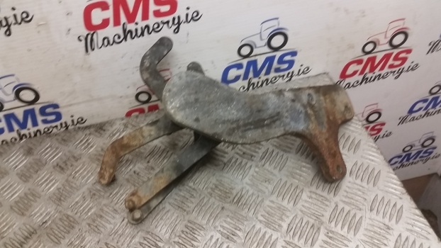 Fendt 412 Vario Spool Valves Levers - Hydraulic valve for Farm tractor: picture 2 Fendt 412 Vario Spool Valves Levers - Hydraulic valve for Farm tractor: picture 2