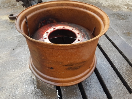 Fendt 724 S4 Massey Ferguson Front Wheel Rim W18x28, Red H718701024018 - Rim for Farm tractor: picture 4 Fendt 724 S4 Massey Ferguson Front Wheel Rim W18x28, Red H718701024018 - Rim for Farm tractor: picture 4