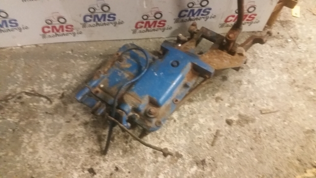 Ford 10 Series 7610, 7710, 7810, 7910, 8210 Gear Shift Cover E4nn7488aa - Transmission for Farm tractor: picture 2 Ford 10 Series 7610, 7710, 7810, 7910, 8210 Gear Shift Cover E4nn7488aa - Transmission for Farm tractor: picture 2