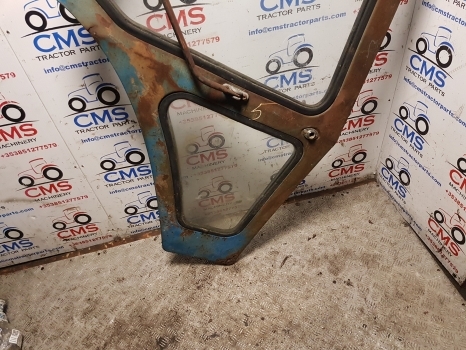 Ford 4600, 7710, 6600 Tw20, Tw20 Q Cab Door Right Assembly D8nn9420124bc - Door and parts for Farm tractor: picture 2 Ford 4600, 7710, 6600 Tw20, Tw20 Q Cab Door Right Assembly D8nn9420124bc - Door and parts for Farm tractor: picture 2