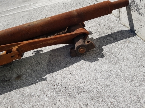 Massey Ferguson 7719s Front Axle Suspension Bracket Assy 4391065m91, 4391065m91 - Suspension for Farm tractor: picture 4 Massey Ferguson 7719s Front Axle Suspension Bracket Assy 4391065m91, 4391065m91 - Suspension for Farm tractor: picture 4