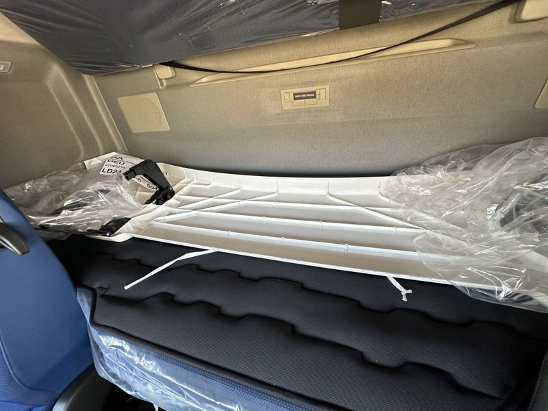 Tractor unit Volvo Volvo FH 500 4x2 ACC I-PARK COOL NEW MODEL FH 500 4x2: picture 13 Tractor unit Volvo Volvo FH 500 4x2 ACC I-PARK COOL NEW MODEL FH 500 4x2: picture 13