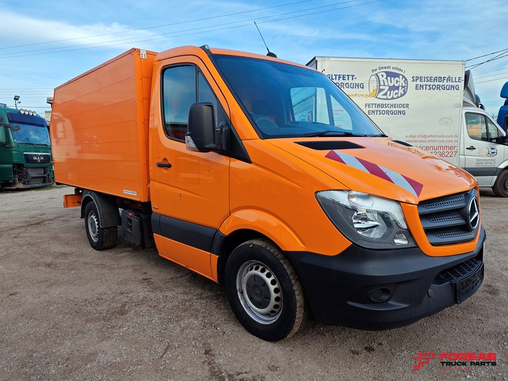 MERCEDES-BENZ 311 – TIPPER – RIGHT HAND DRIVE (RHD) - Tipper van: picture 4 MERCEDES-BENZ 311 – TIPPER – RIGHT HAND DRIVE (RHD) - Tipper van: picture 4