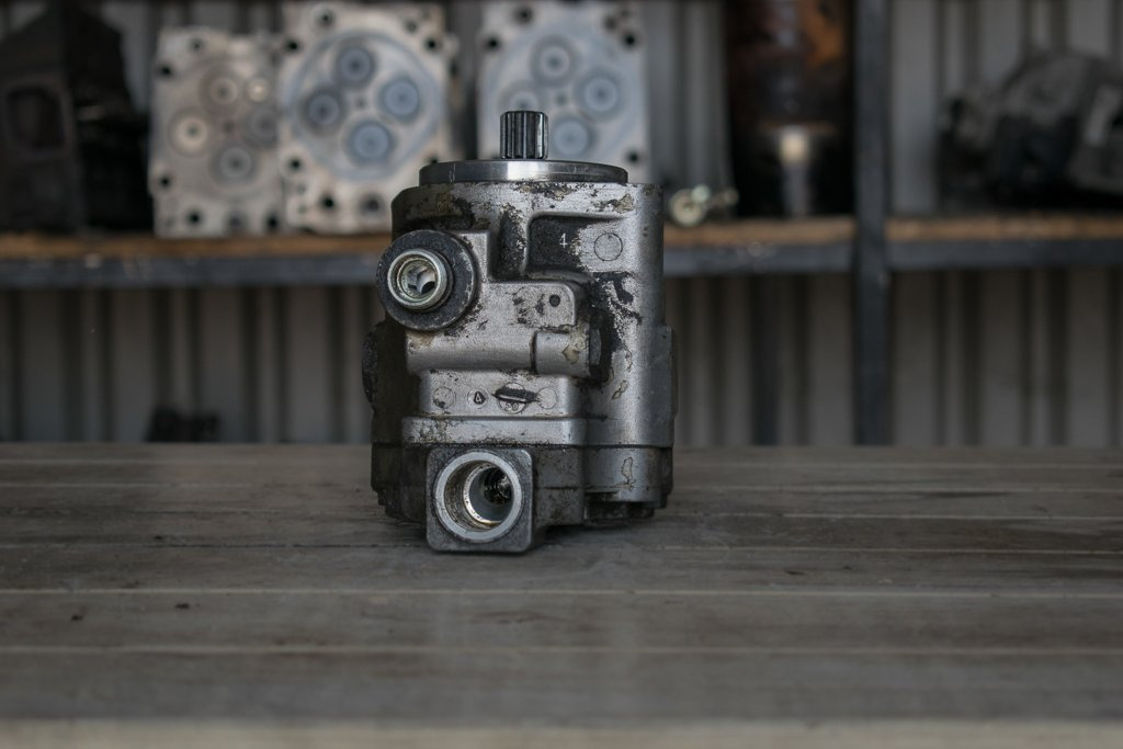 MERCEDES-BENZ ACTROS MP4 - Steering pump for Truck: picture 4 MERCEDES-BENZ ACTROS MP4 - Steering pump for Truck: picture 4