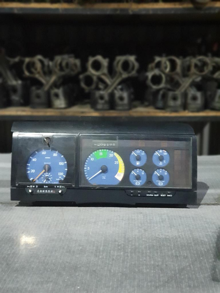 MERCEDES-BENZ ATEGO EURO II (BLUE SCREEN, SMALL) - Dashboard for Truck: picture 1 MERCEDES-BENZ ATEGO EURO II (BLUE SCREEN, SMALL) - Dashboard for Truck: picture 1