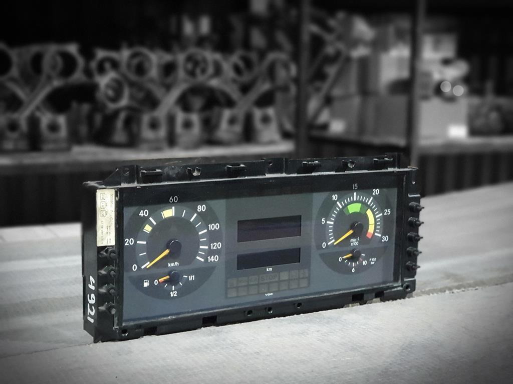 MERCEDES-BENZ ATEGO EURO III - BLACK DISPLAY - SMALL - Dashboard for Truck: picture 2 MERCEDES-BENZ ATEGO EURO III - BLACK DISPLAY - SMALL - Dashboard for Truck: picture 2