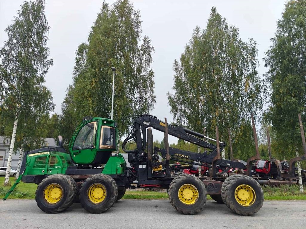 John Deere 1270 E - Forestry harvester: picture 2 John Deere 1270 E - Forestry harvester: picture 2