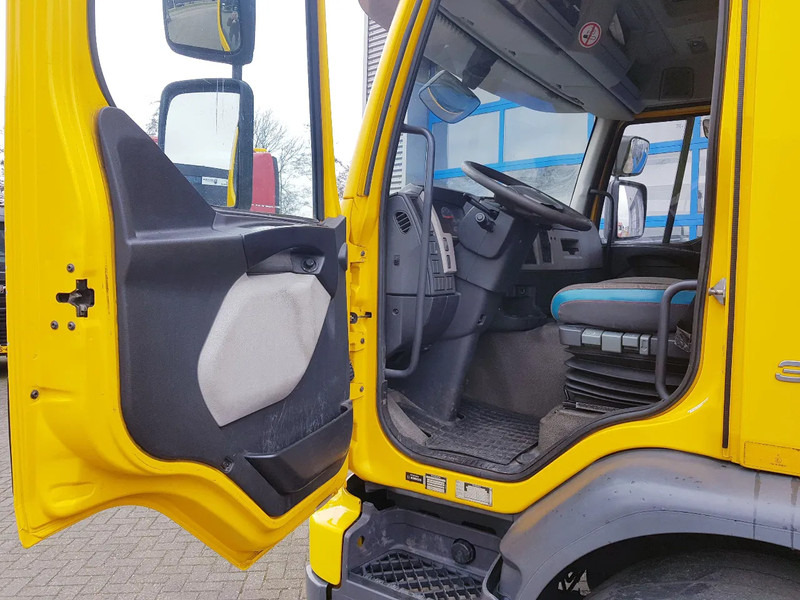 Cab chassis truck Volvo FE 300 EEV 6X2 Retarder 258.000 KM TÜV: picture 8