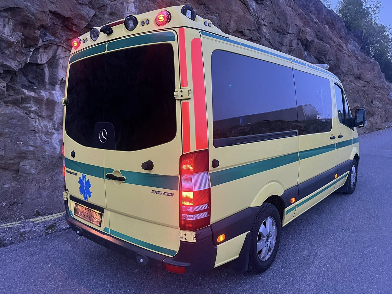 Mercedes-Benz Sprinter 316 - 2 stretcher AMBULANCE - RESERERAD !! - Ambulance: picture 3 Mercedes-Benz Sprinter 316 - 2 stretcher AMBULANCE - RESERERAD !! - Ambulance: picture 3