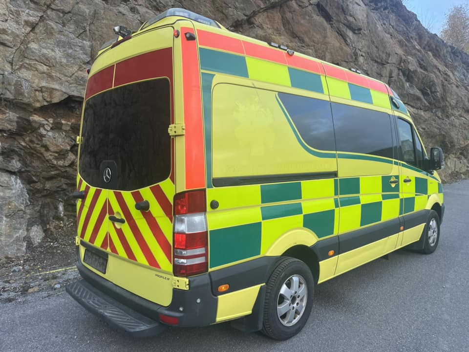 Mercedes-Benz Sprinter 319 - AMBULANCE - RESERVERAD !! - Ambulance: picture 4 Mercedes-Benz Sprinter 319 - AMBULANCE - RESERVERAD !! - Ambulance: picture 4