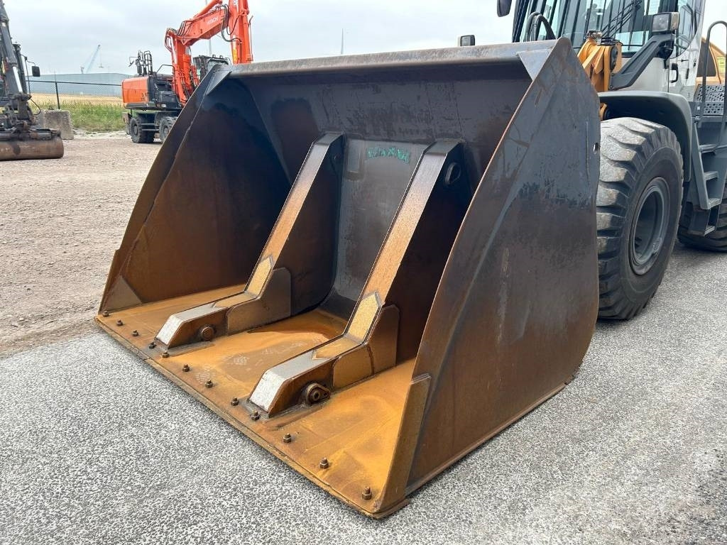 Lease a Liebherr L 550 (Comes with High-tip - Mit Hochkipper)  Liebherr L 550 (Comes with High-tip - Mit Hochkipper): picture 8