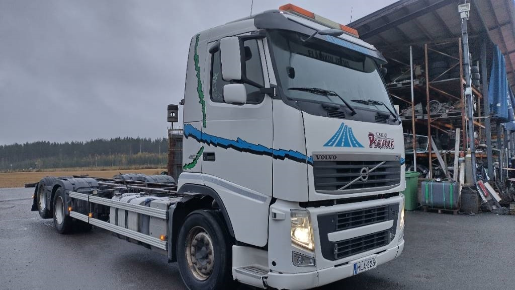 Volvo FH13 6x2 alusta, manuaalivaihteisto  - Cab chassis truck: picture 2 Volvo FH13 6x2 alusta, manuaalivaihteisto  - Cab chassis truck: picture 2