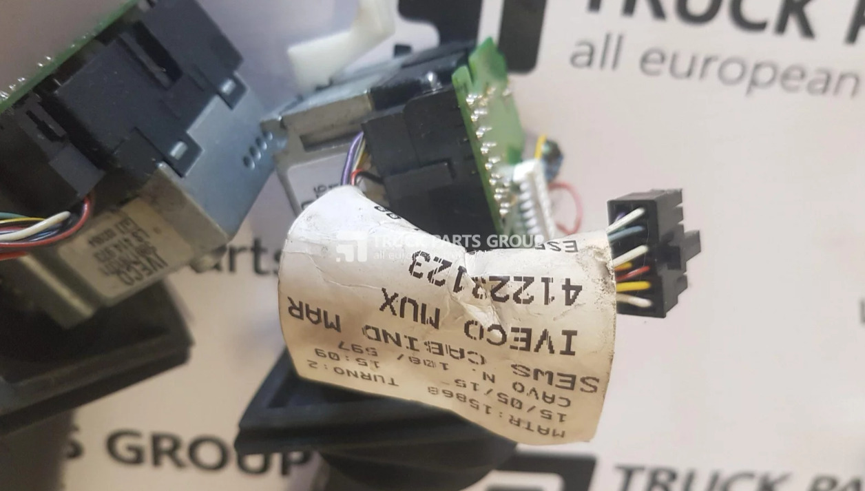 IVECO IVECO STRALIS EURO6 understeering switch control units 41223123, 5801781371, 5801781376, 5802518451. - Steering column switch for Truck: picture 5 IVECO IVECO STRALIS EURO6 understeering switch control units 41223123, 5801781371, 5801781376, 5802518451. - Steering column switch for Truck: picture 5