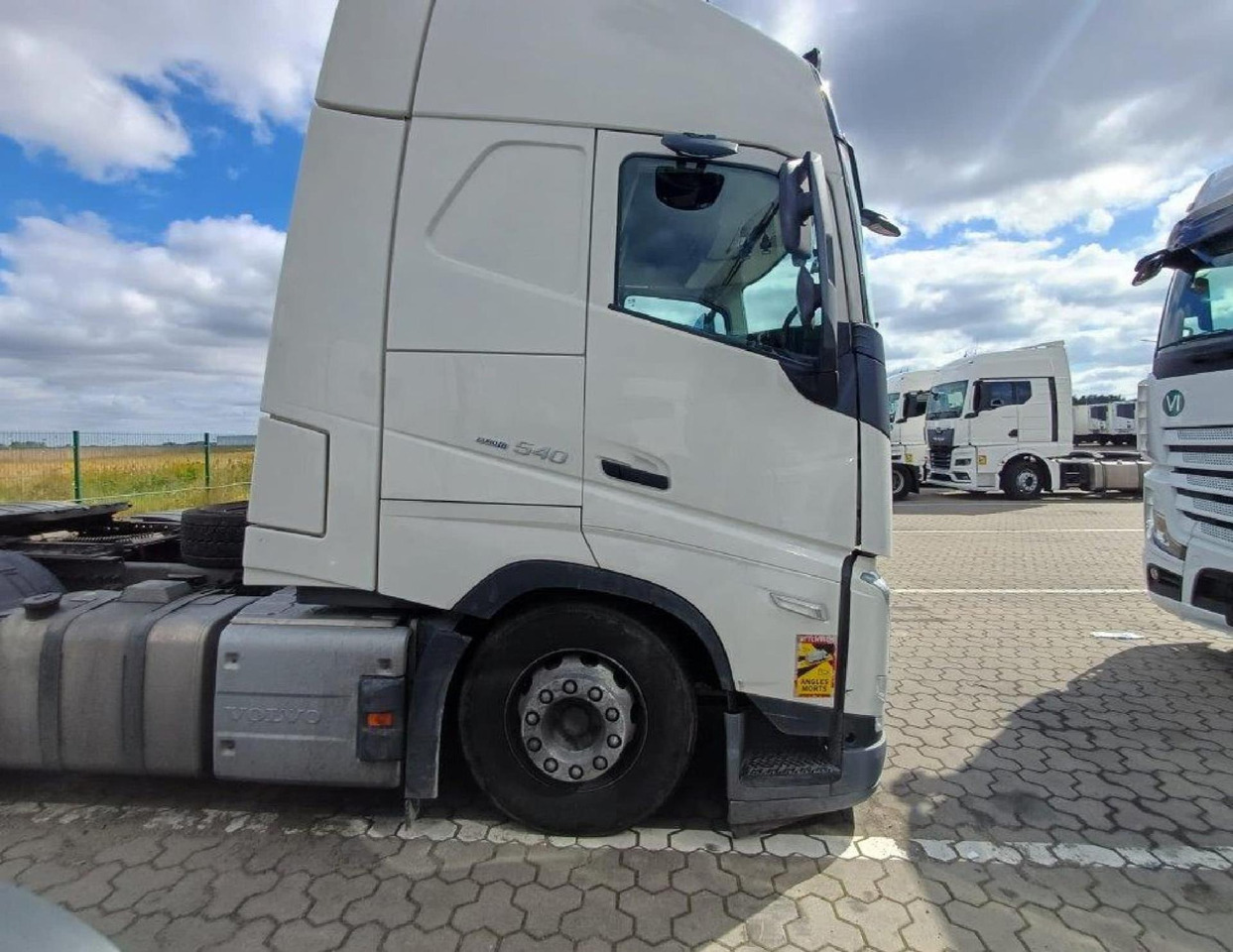 2023 Volvo FH 540 Globetrotter XL Retarder - Tractor unit: picture 3 2023 Volvo FH 540 Globetrotter XL Retarder - Tractor unit: picture 3