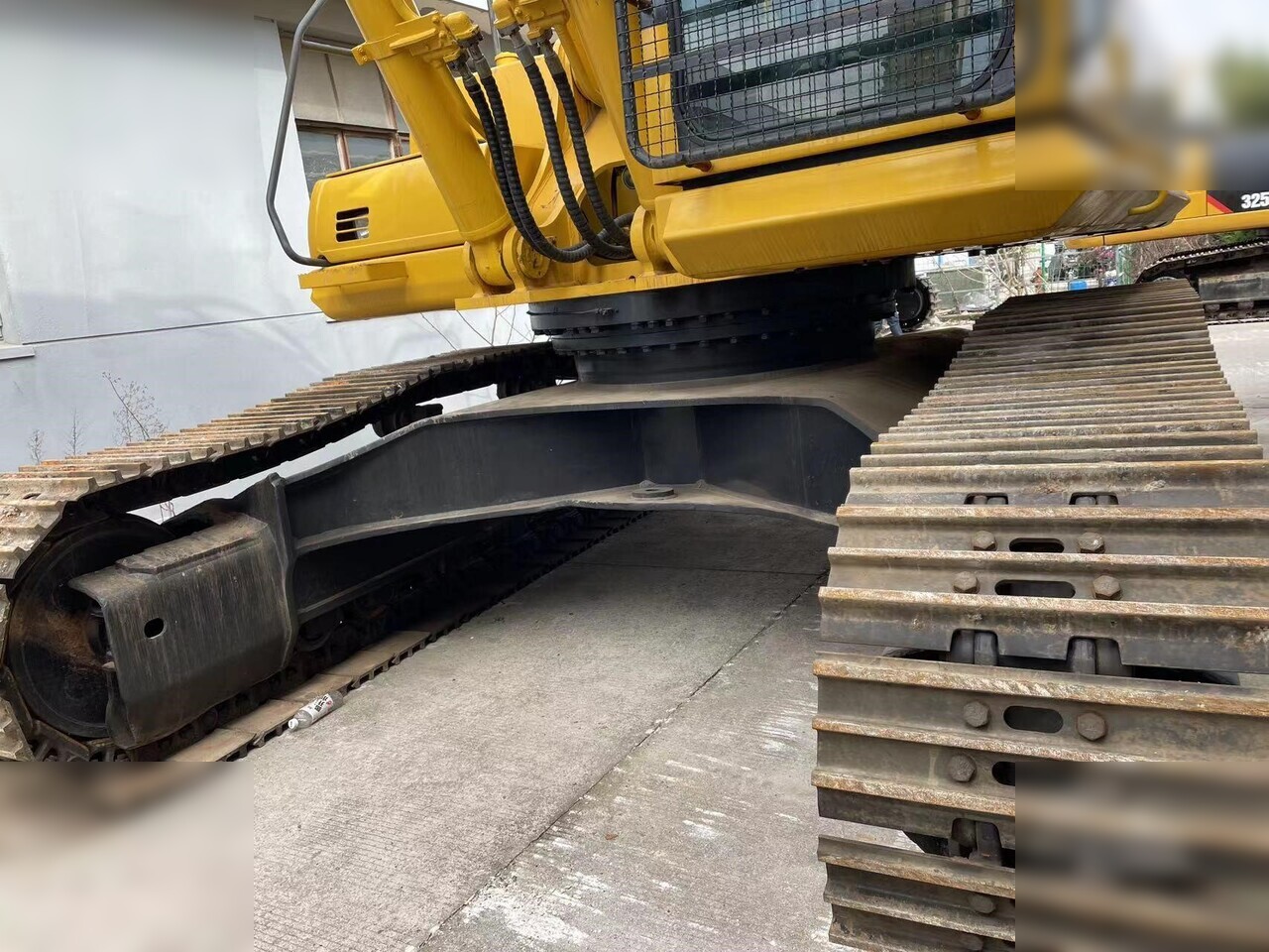 KOMATSU PC400-8 - Crawler excavator: picture 3 KOMATSU PC400-8 - Crawler excavator: picture 3